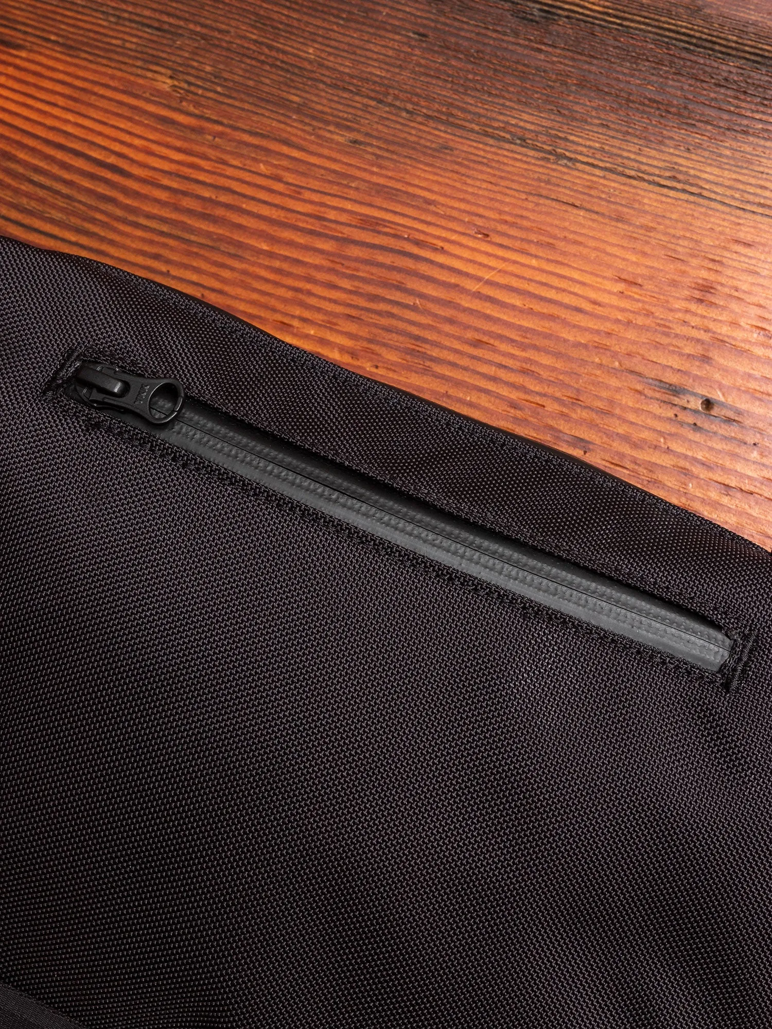 Cramshell Waist Bag in Black