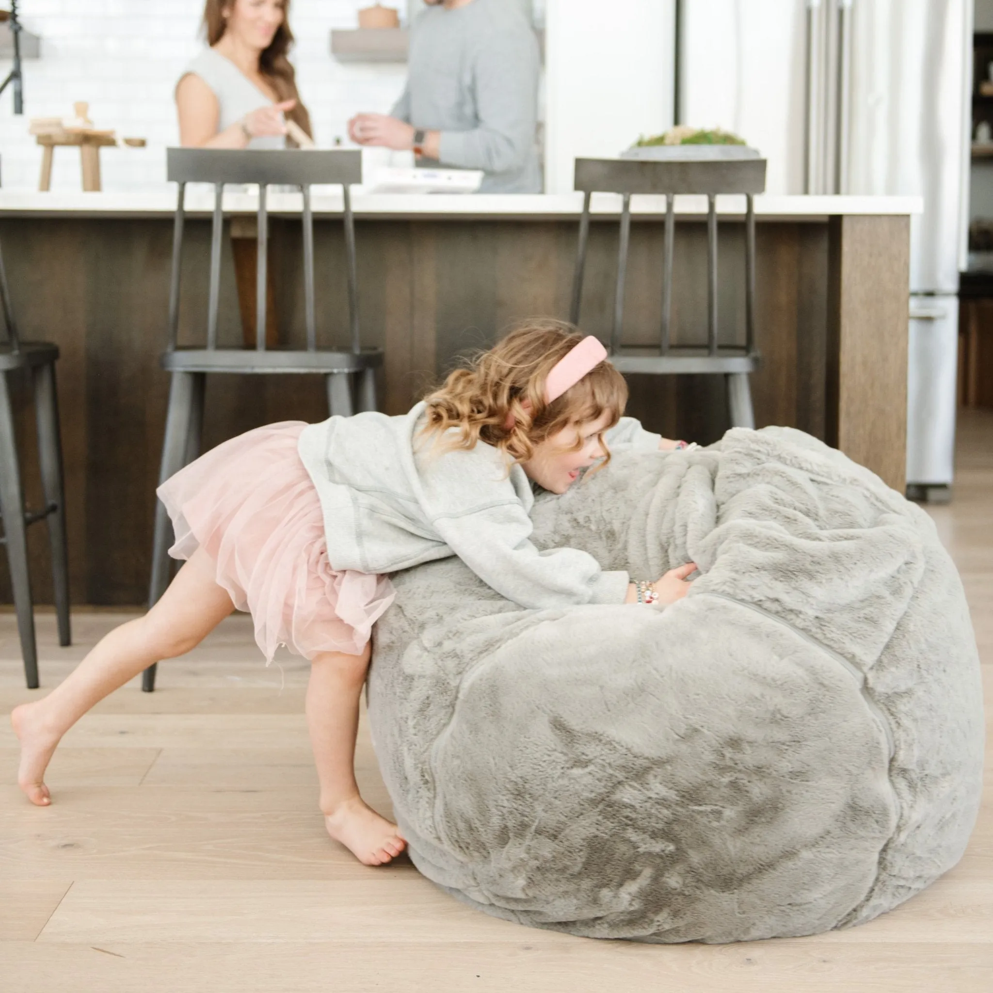 GRAND FAUX FUR BEAN BAG CHAIRS