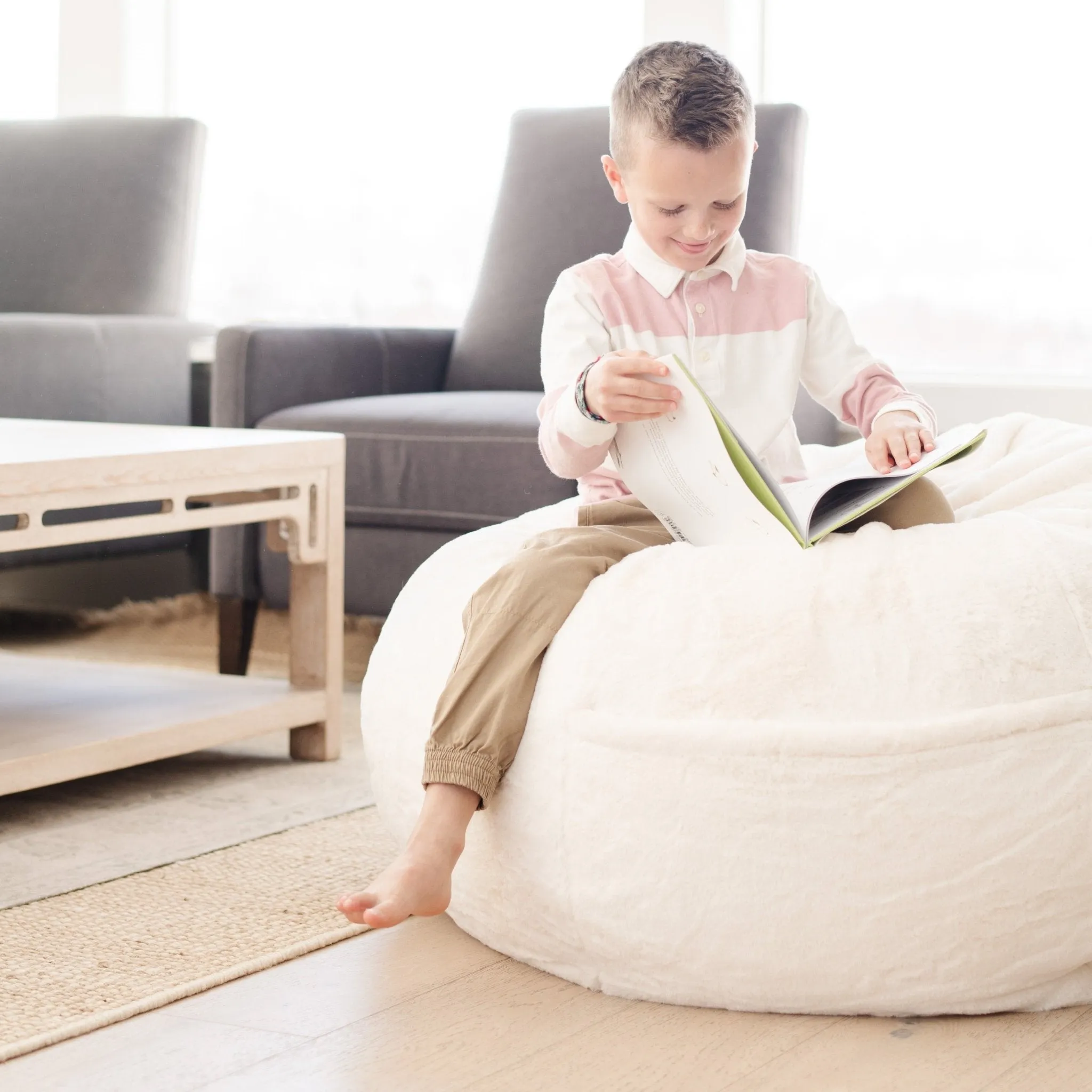 GRAND FAUX FUR BEAN BAG CHAIRS